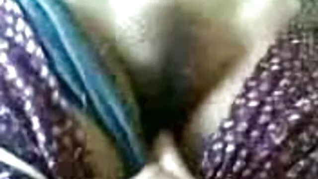 बेब बड़े स्तन के साथ उसके यह मूवी सेक्सी पसंदीदा खिलौना कैम पर