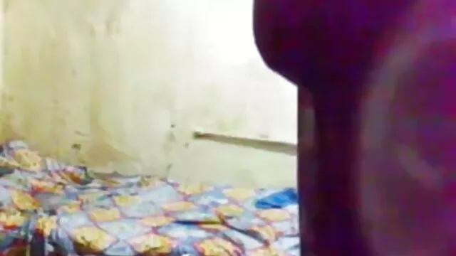 फेंकने के साथ, और स्तन सेक्सी मूवी 3