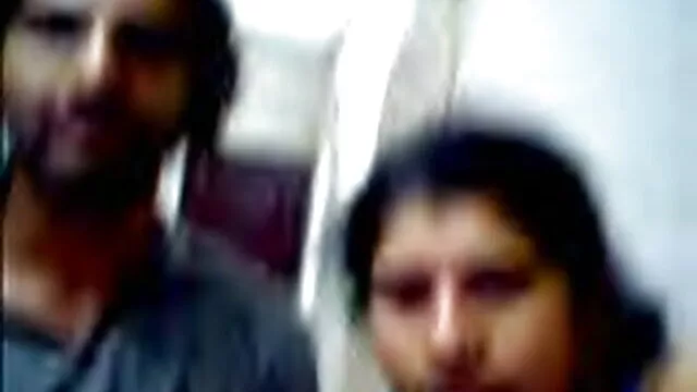 ढीठ एशियाई बेब गड़बड़ मुश्किल और सह काजल की सेक्सी मूवी पर बिल्ली-और अधिक