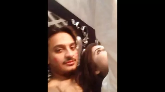 सेक्सी बेब में बहुत खूबसूरत ऊँची एड़ी के सेक्सी हिंदी मूवी फिल्म जूते