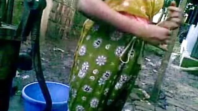 अकेला माँ खुद सेक्सी मूवी हिंदी फिल्म पर एक केले का उपयोग करता है