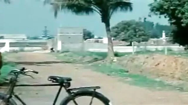 हिलाना अकेले हिलाना सेक्सी मूवी हिंदी एचडी