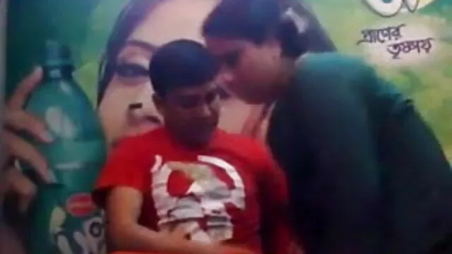 परिपक्व बीएफ सेक्सी मूवी मूवी शौकिया बायरन बंद मरोड़ते