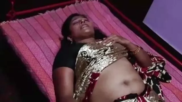 लाल मछली में गर्म सेक्सी मूवी की श्यामला बड़े सह शॉट लेता है