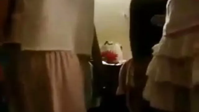 एमिली की एर्स्टी डेब्यू-पेटिट , सेक्सी वीडियो इंग्लिश मूवी लेकिन ओहो!