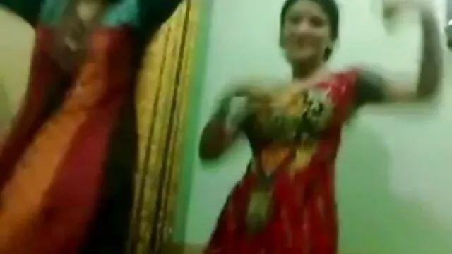 4. अरबी सेक्सी मूवी अमीर ग्राहकों के साथ सेक्स में रुचि सेक्सी नीली आंखों लड़की