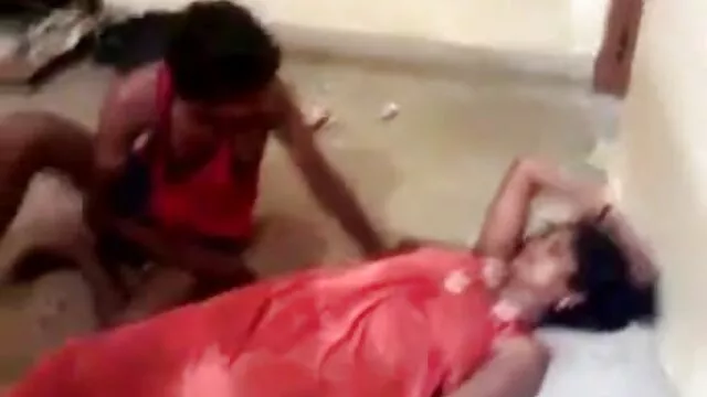 चूसना और डॉक्टरों मुर्गा का सनी लियोन सेक्सी मूवी आनंद लें