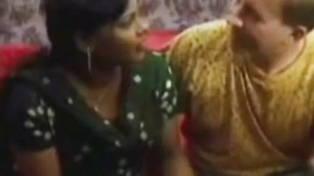 बेब सुनहरे बालों वाली श्यामला लेस्बियन MILF fucks युवा लाल देहाती सेक्सी मूवी वीडियो बालों वाली