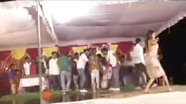 विशेष सेना परीक्षा के लिए शर्मीली सेक्सी मूवी सनी लियोन लड़कियों