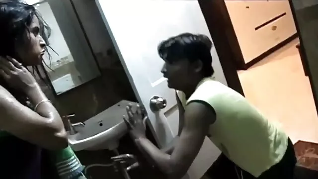 जापानी मुर्गा टीज़र, गड़बड़ हो सेक्सी हिंदी में मूवी गया, बिना सेंसर