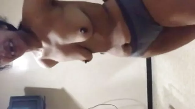 Yanks सनी लियोन की सेक्सी मूवी वीडियो ख़ुद रेवेन बर्फ Clit