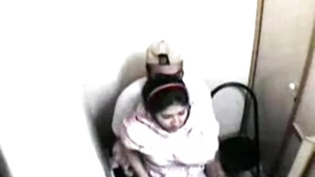 और बफ मूवी सेक्सी उंगलियों उसे गधे