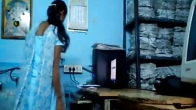 बैंगब्रोस-सुडौल हाउसकीपर हिंदी सेक्सी एचडी मूवी वीडियो जो अपने ग्राहक को वीआईपी उपचार देता है